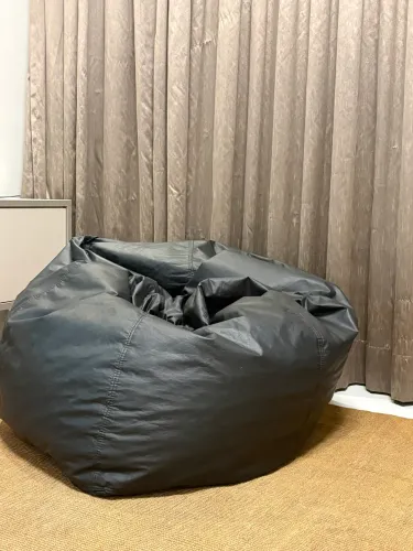 puff preto para sala