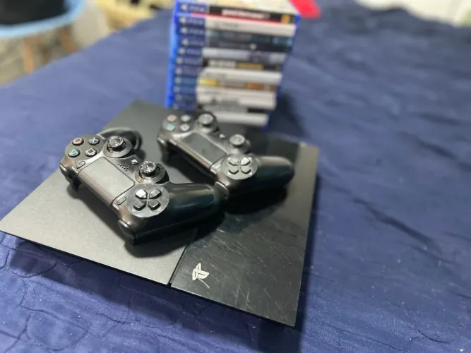    PS4 Videogame Conservado - Pronto para Jogar