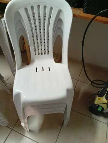 Cadeiras de plástico