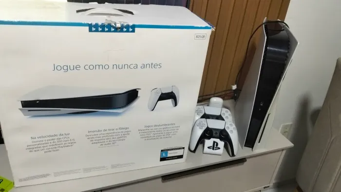 Vendo PS5 midia fisica com dois controles 2 jogos mídia físicas é alguns jogos já PS5.