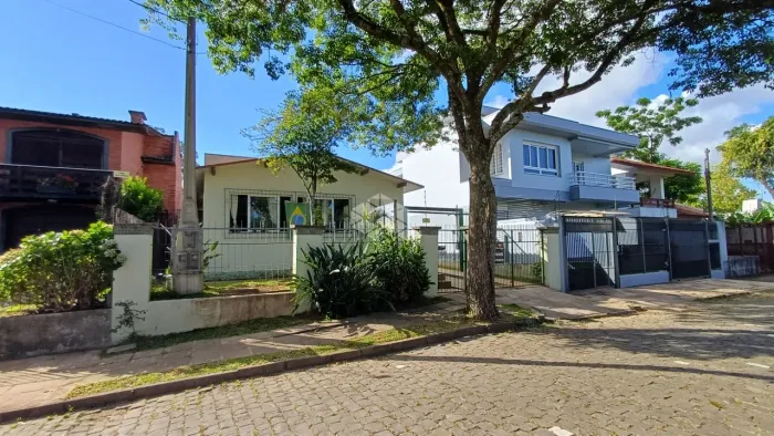 Casa à Venda no Bairro Cinquentenário - Caxias do Sul