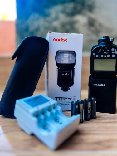 Flash Godox TT685II-N para Nikon + Kit Pilhas Recarregáveis e Carregador.