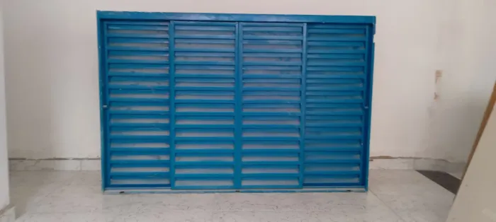 Veneziana aço com vidros instalado