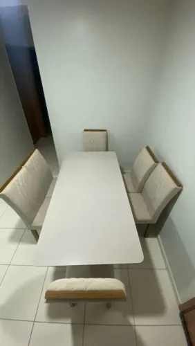 Mesa 6 lugares com cadeiras