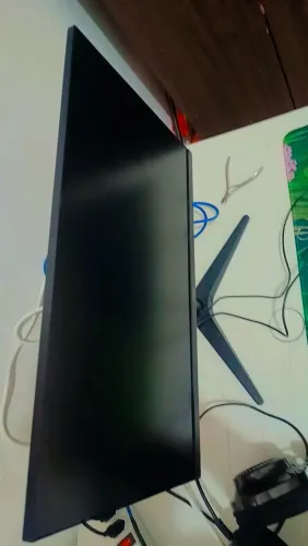 Vende-se Monitor AOC Semi-novo 