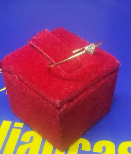 Anel Aparador 15 Anos Namoro Coração Diamantes Ouro 18 kilates Peso 0.60 Grama