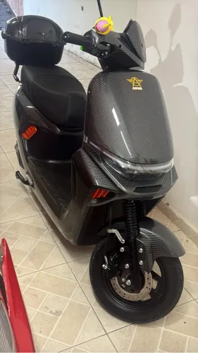Scooter Eletrica Autopropelido 1000w com baú, freio a disco, nova 153km rodados