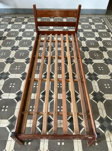 Cama de Solteiro de Madeira Maciça - Estrutura Firme