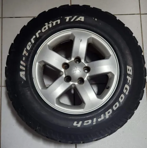Roda e Pneu BF Goodrich 225.75R16 Mitsubishi Pajero TR4