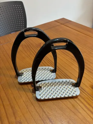 Estribos Tech Stirrups
