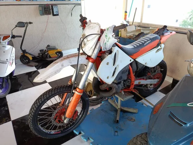 MOTOS ANTIGAS <br>Cilindrada 200<br>Preço 20.000