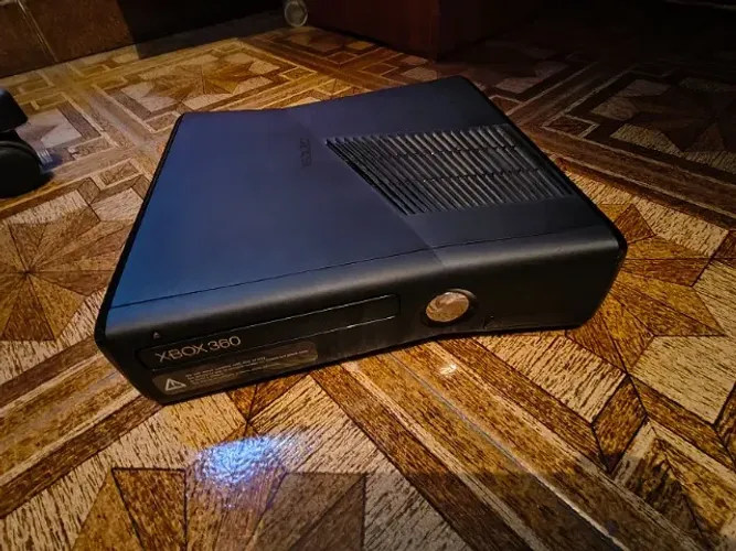 Video game Xbox 360 Slim - Completo e em ótimo estado!