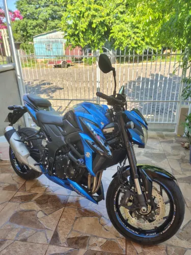 GSX-S 750 Suzuki 