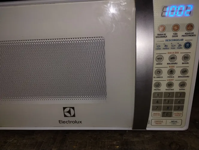 Microondas Eletrolux muito novo