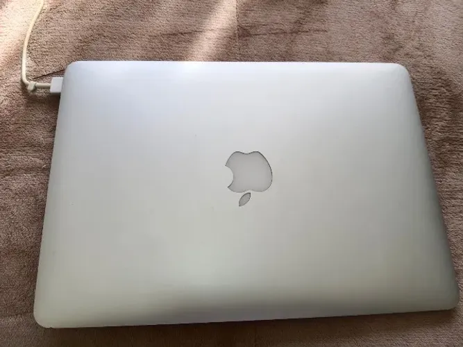 MacBook Pro 2012 13" i5 (Com Defeito na Tela / Para Conserto ou Peças)