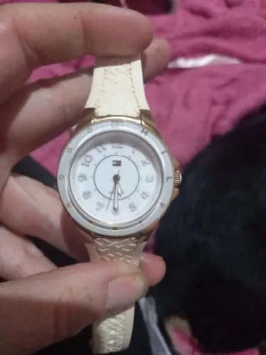 Relógios originais da Guess e da Tommy
