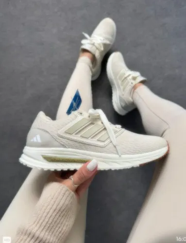 tênis Adidas 