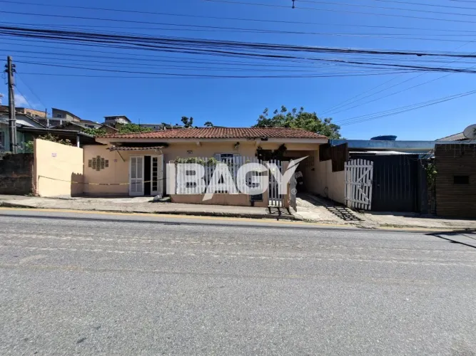 Excelente Casa 3 dormitório(s) em Ipiranga - São José