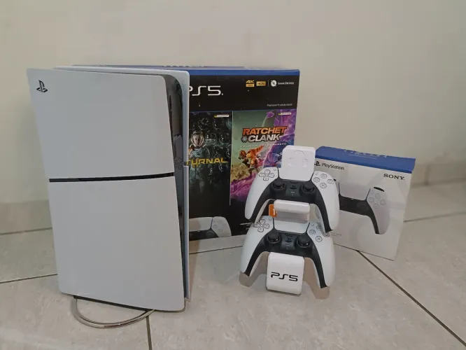 PlayStation 5 Semi Novo com 2 Controles - Oportunidade