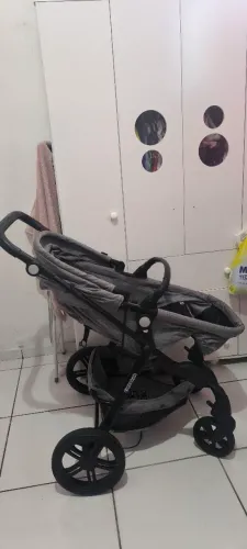Carrinho de bebê com bebê conforto, unissex