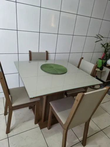Mesa 4 lugares com tampa de vidro 