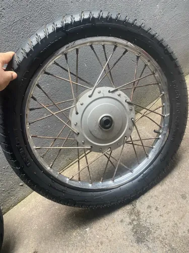 Rodas com pneu balão serve na pop e na biz