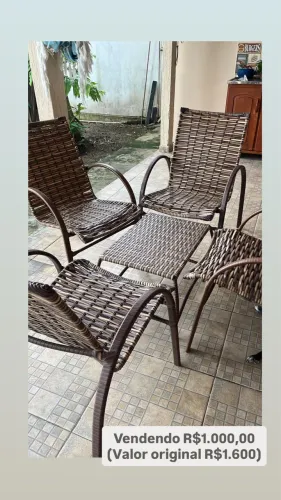 Vende-se jogo de cadeiras