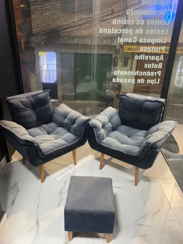 Conjunto poltronas e puf 