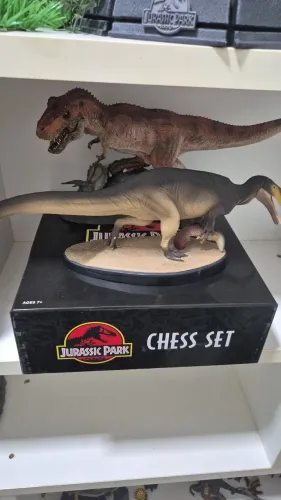 Lote dinossauros ( diorama rex+triceratops/ irritator / xadrez jurassic )