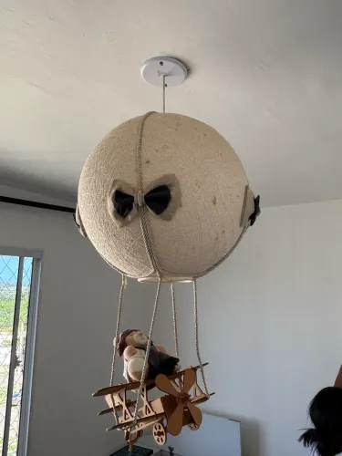     Abajur/lustre de teto tema avião e balão