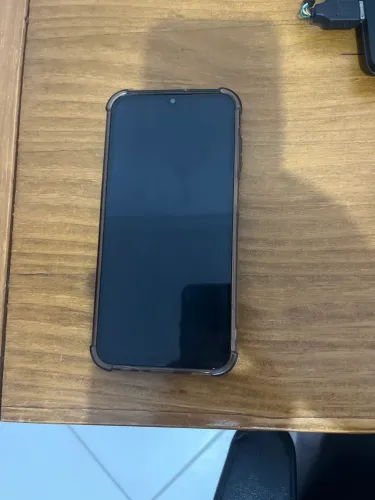 Celular Samsung A15 com a tela com uma pequeno risco