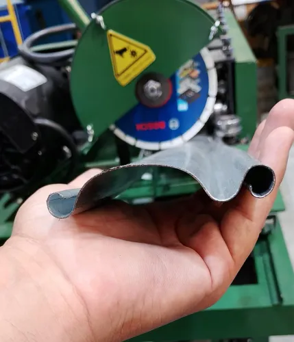 Vendo máquina perfiladeira meia cana, pronta entrega, nova, nunca foi usada.