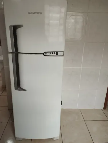 Geladeira com freezer Fost free