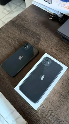 iPhone 11 64GB Preto-71% de bateria. Disponível para negociações