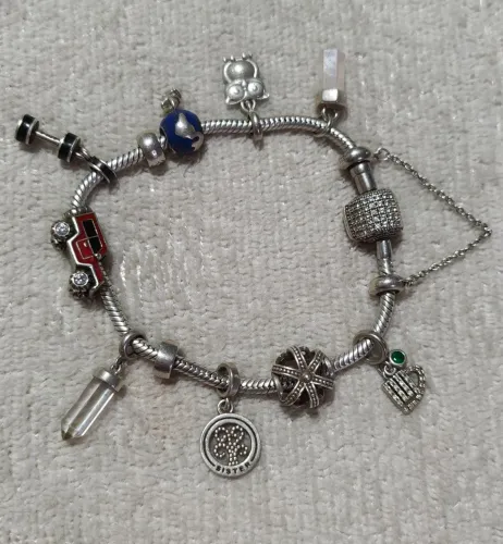 Pulseira Vivara Original com corrente de segurança e Berloques