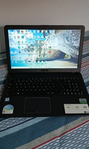 Notebook Asus com tela de 15.6