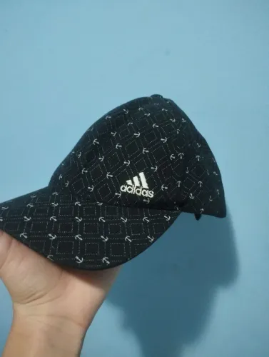 Boné Adidas preto 