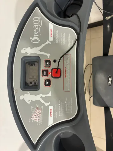  Vendo equipamentos de academia , esteira funcionando e máquina de musculação 