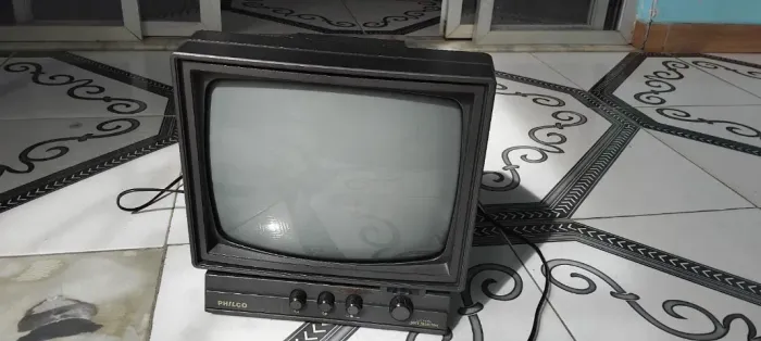 tv antiga funcionando