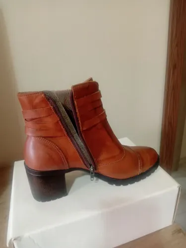 Bota de Salto em Couro
