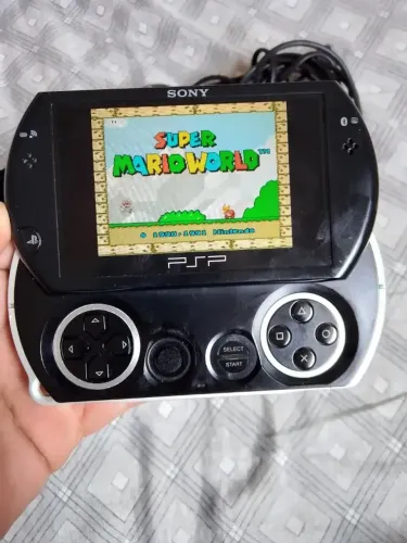 Sony Psp Go 16gb Cor Preto Desbloqueado Com Vários Jogos com Case e carregador