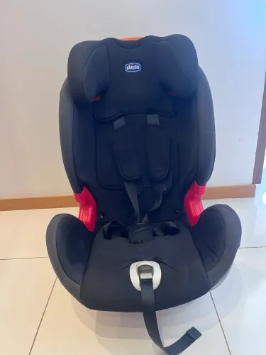 Cadeira de bebê para carro com ISOFIX - Marca CHICCO