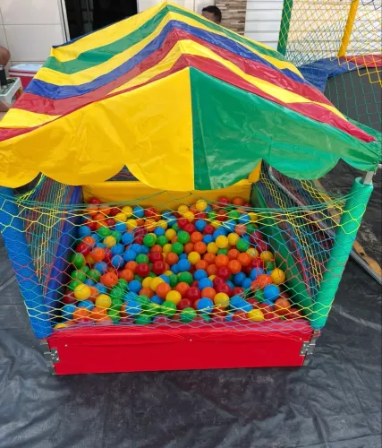 Vendo casinha de bolinha