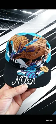 Boné Charlotte Hornets águia