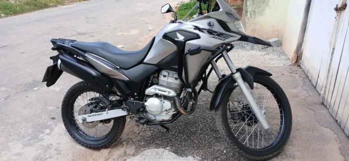 XRE  muito bem conservada