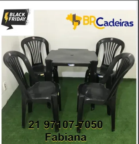 Mesa com cadeiras resistentes