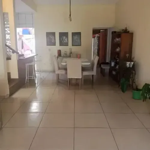 Sobrado para venda possui 195 metros quadrados com 4 quartos