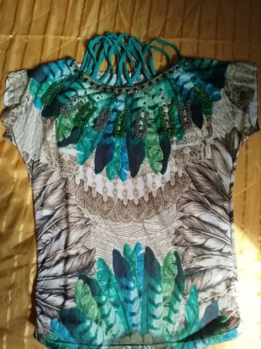 Blusa com miçangas para sair