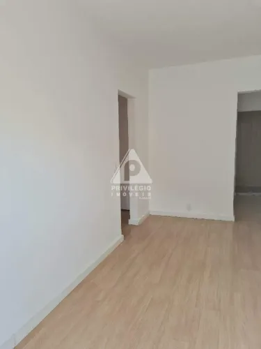 APARTAMENTO 2 QUARTOS COM VAGA EM VILA ISABEL COM DUAS VARANDAS