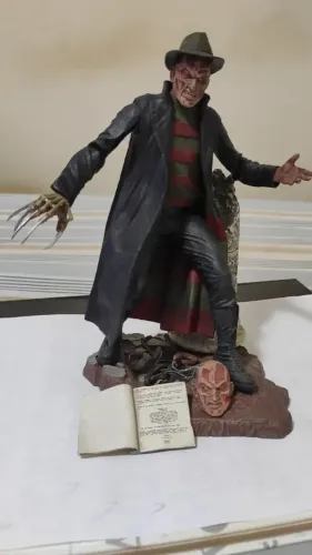 Boneco NECA CULT CLASSICS SERIES 2 A Nightmare on Elm Street Freddy Krueger